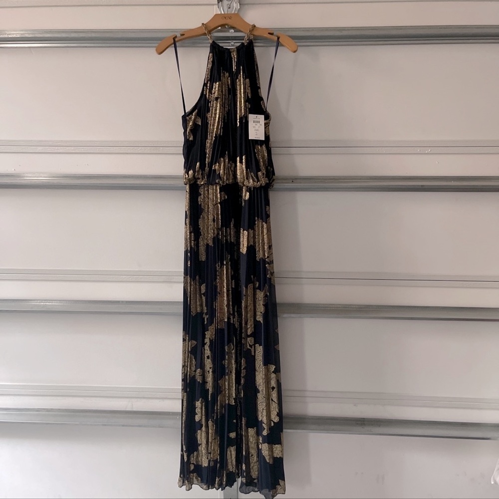 Unworn tags attached Cache Gown